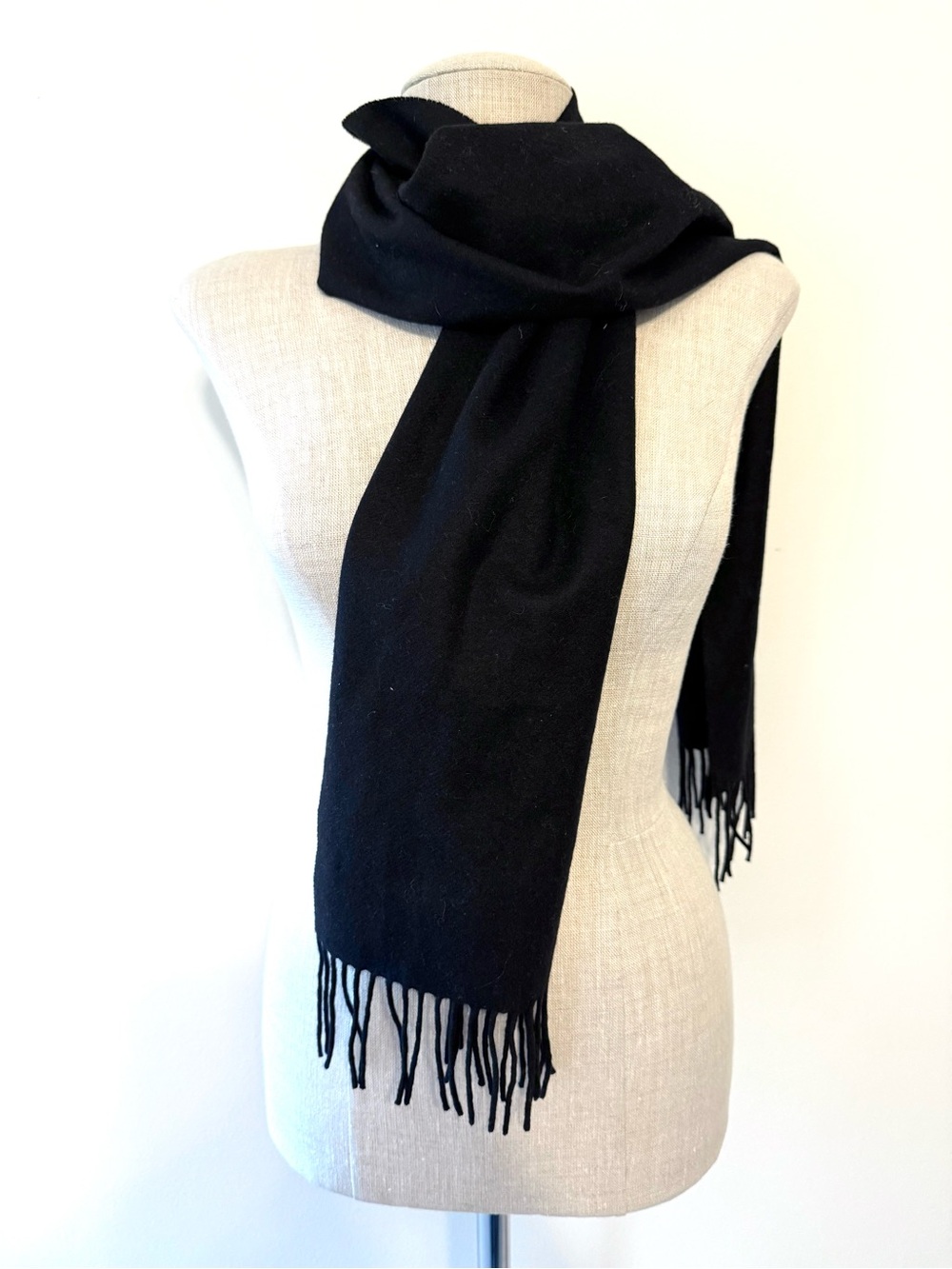 Amicale 100% Cashmere Scarf Black Luxury Winter Wrap Shawl Fringe Minimalist EUC
